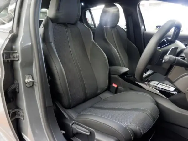 2025 Peugeot 208 — photo 3