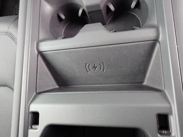 Land Rover Defender 110 X Dynamic SE 2.0L P300 4WD Certified Used Car — photo 7