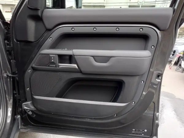 Land Rover Defender 110 X Dynamic SE 2.0L P300 4WD Certified Used Car — photo 8