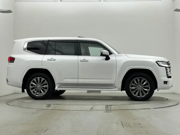 Toyota Land Cruiser 300 3.5 ZX 4WD — photo 9