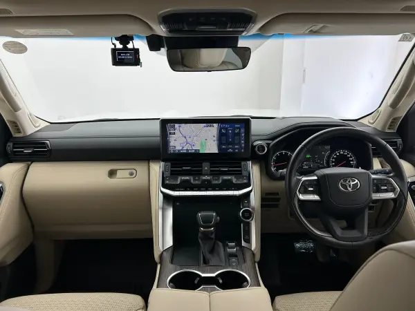 2023 Toyota Landrcuiser 300 — photo 2