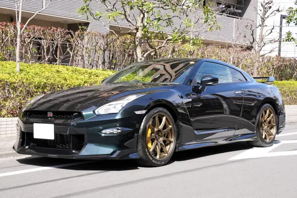 2023 Nissan Gt-r — photo 2