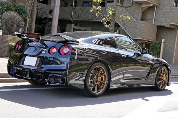 2023 Nissan Gt-r — photo 3
