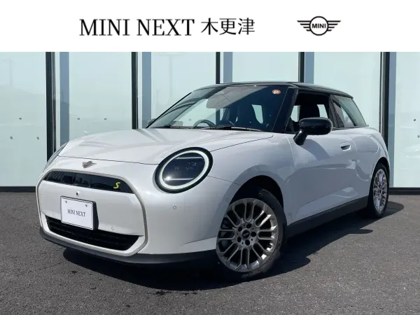 Mini Cooper SE 3-Door Former Demo Car FAVOURED TRIM Blue Leather Seats Seat Heater Steering Heater 17-inch AW Parking Assist Plus Driving Assist Plus Head-Up Display Wireless Charging (Nanoq White)