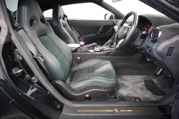 2024 Nissan Gt-r — photo 2