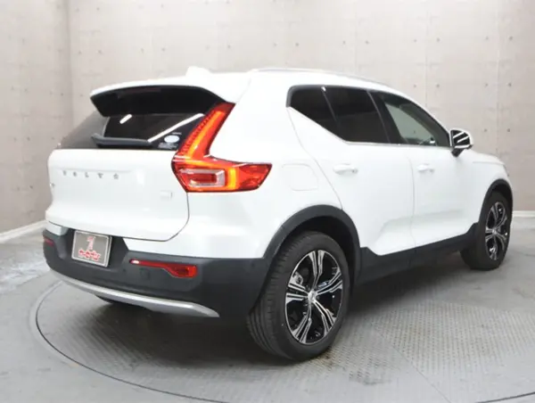 2020 Volvo Xc40 — photo 2