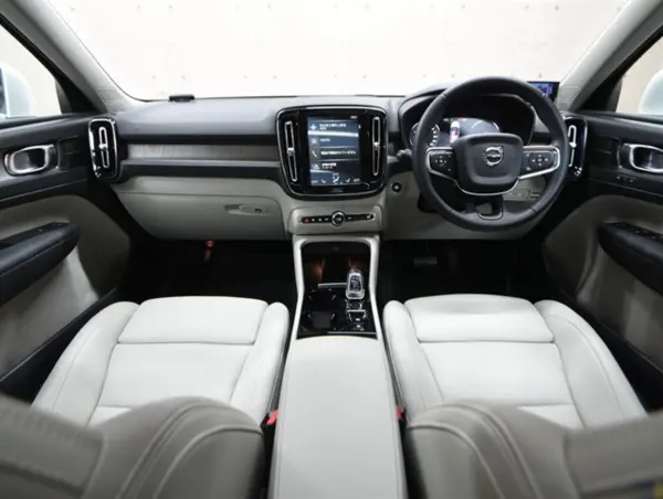 2020 Volvo Xc40 — photo 3