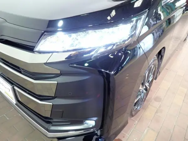 Toyota Noah 1.8 Hybrid S-Z — photo 8