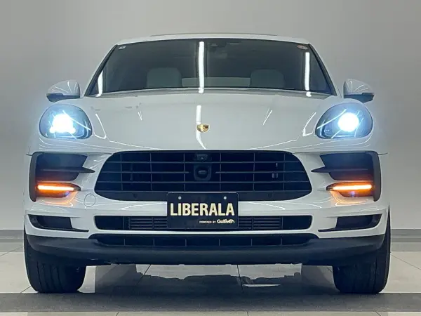 Porsche Macan PDK 4WD Panoramic Glass Sunroof BOSE Speakers Entry & Drive White Leather Seats Genuine 10.9-inch Navigation Porsche Connect Bluetooth Apple CarPlay Surround View Camera LKA BSM ACC Power Tailgate (White) — photo 9