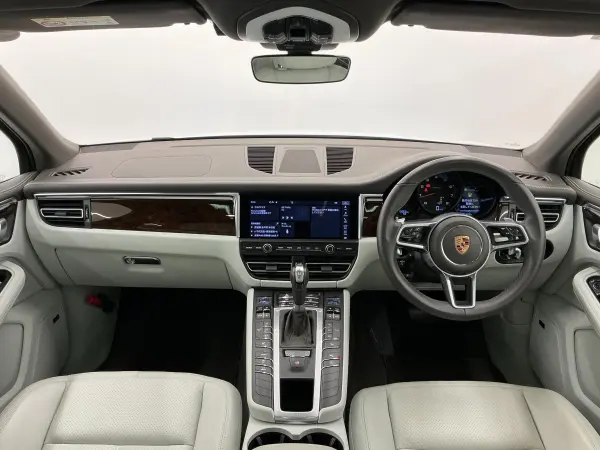 2020 Porsche Macan — photo 2