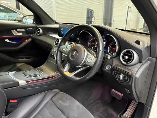 Mercedes-Benz GLC220 d 4MATIC AMG Line Diesel Turbo 4WD AMG Line Panoramic Sliding Roof Radar Safety Package Memory Power Seat Seat Heater MBUX 360° Camera Ambient Light Genuine Front/Rear Dashcam Certified Used Car Warranty (Diamond White) — photo 8