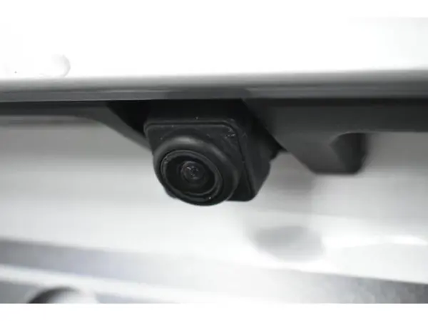 Subaru Forester 2.5 Premium 4WD with Dual-Zone Automatic Climate Control, Paddle Shifters, Smart Rearview Mirror, Rear Cross-Traffic Alert, Power Rear Gate, 18-inch Alloy Wheels (Ice Silver Metallic) — photo 8