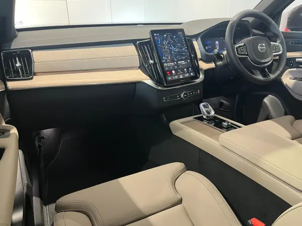 2025 Volvo Xc90 — photo 3 | Tuminion Kenya