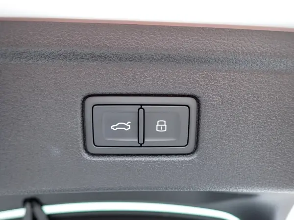 Audi A5 Sportback 35 TDI S Line Comfort Package Virtual Cockpit Plus One Owner Non-Smoking Car (Glacier White Metallic) — photo 9