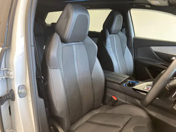 Peugeot 5008 GT BlueHDi Black Pack Diesel Turbo Semi-Leather Seats, Seat Heater, Genuine Navi, Smart Key, Push Start, Panoramic Sunroof, Active Safety Brake, Traffic Sign Information, Fatigue Detection, Adaptive Lights, Park Assist (Pearl White) — photo 8