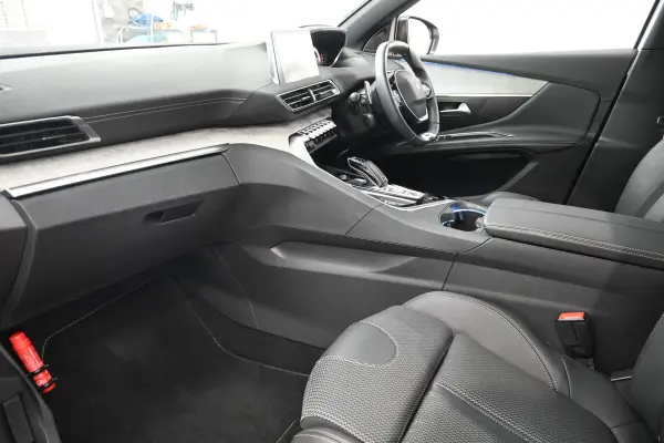2023 Peugeot 3008 — photo 2