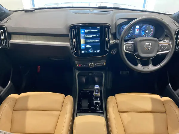 2021 Volvo Xc40 — photo 2