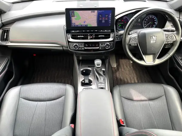 2021 Toyota Crown — photo 2