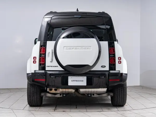 2023 Landrover Defender — photo 2