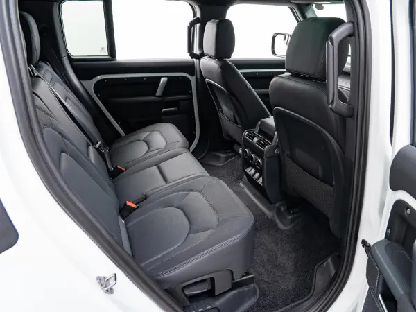 Land Rover Defender 110 X Dynamic SE 3.0L D300 Diesel Turbo 4WD Certified Used Car 7-Seater MERIDIAN Panoramic Sliding Roof Ambient Light Black Pack 20-inch AW Air Suspension LED Headlights Seat Heater (Fuji White (Solid)) — photo 8