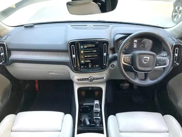 2021 Volvo Xc40 — photo 2