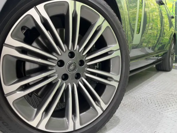 Land Rover Range Rover SV 4.4L P530 Long Wheelbase 4WD Certified Used Car Sliding Panoramic Roof Head-Up Display Seat Heater & Cooler & Massage (Eiger Grey (Metallic)) — photo 8