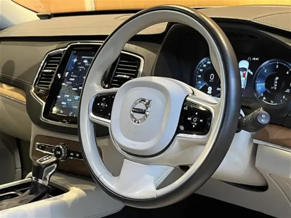 2020 Volvo Xc90 — photo 3