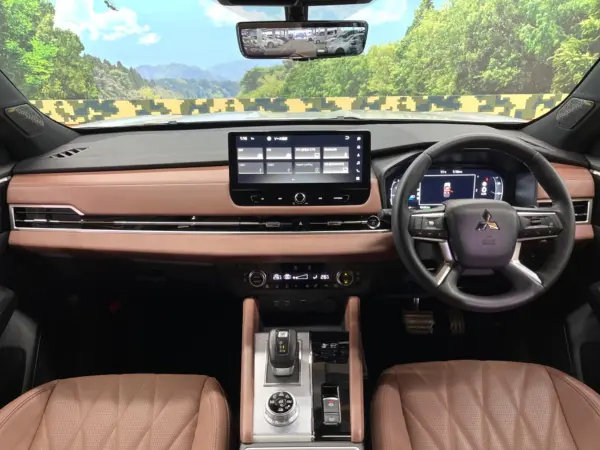 2024 Mitsubishi Outlander — photo 2