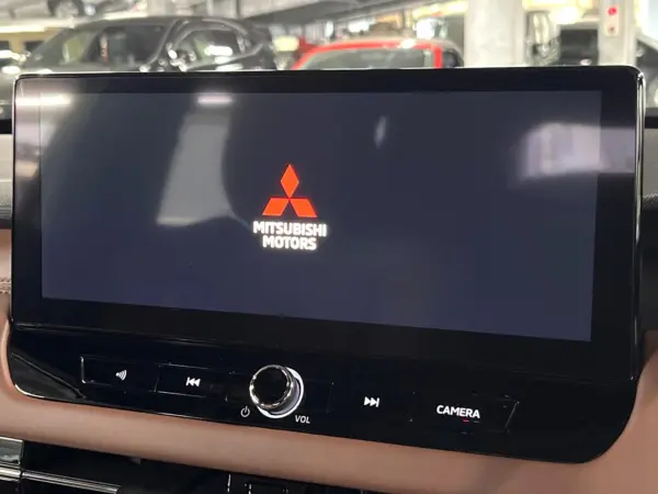 Mitsubishi Outlander PHEV 2.4 P Executive Package 4WD Non-Smoking 7-Seater YAMAHA Sound Sunroof Genuine 12-inch Navigation 360-Degree Camera My Pilot Digital Mirror Blind Spot Monitor Power Rear Gate Memory Seat Brown Leather Seat Ventilation (White Diamond/Black Mica) — photo 7