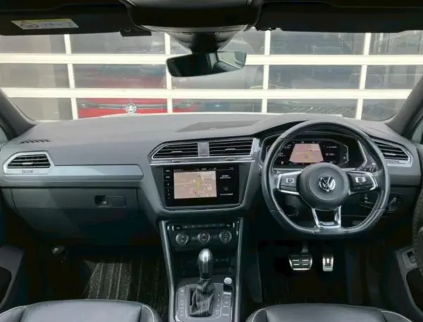 2020 Volkswagen Tiguan — photo 2