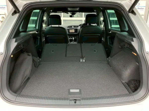 Volkswagen Tiguan TSI R-Line Dynaudio Certified Used Car with One-Year Warranty, Inspection, Seat Heater, Leather Seats, DCC, ACC, Lane Keep Assist, Around View Camera, Back Camera, Navigation, Discover (White) — photo 9