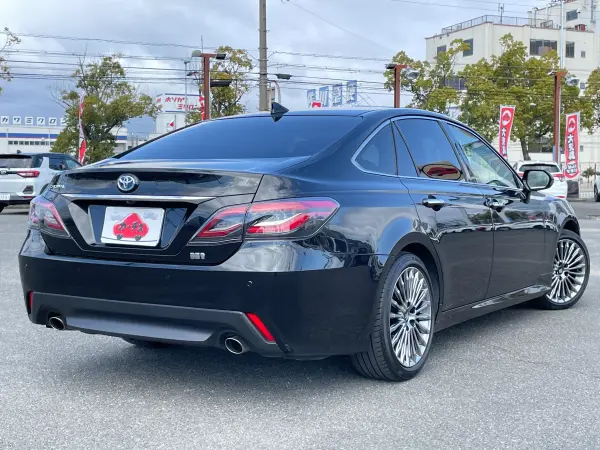 2021 Toyota Crown — photo 2