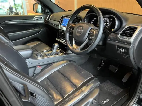 Jeep Grand Cherokee Limited 4WD ACC LKA BSM Genuine Navigation TV Front/Side/Back Camera Parking Assist Black Leather Air Seat Seat Heater Power Seat LED Headlights Auto Lights 18-inch AW Smart Key Power Back Door Side Step (Diamond Black Crystal Pearl C) — photo 7