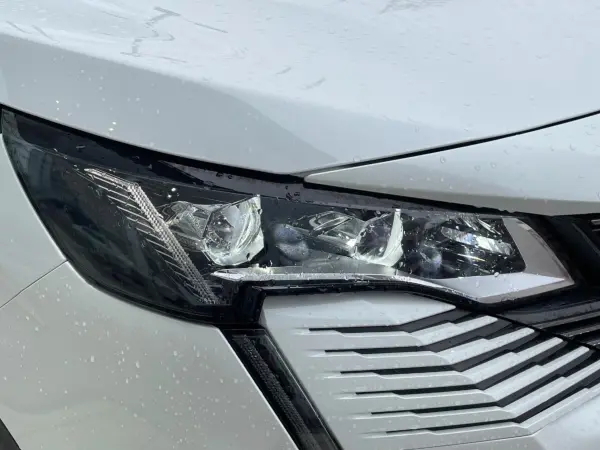 Peugeot 3008 GT Panoramic Sunroof Radar Cruise Control Collision Mitigation Backup Camera Front Seat Heater Driver's Seat Memory Power Seat Power Tailgate Half Leather Seat Non-Smoking Car ETC (Pearl White) — photo 8