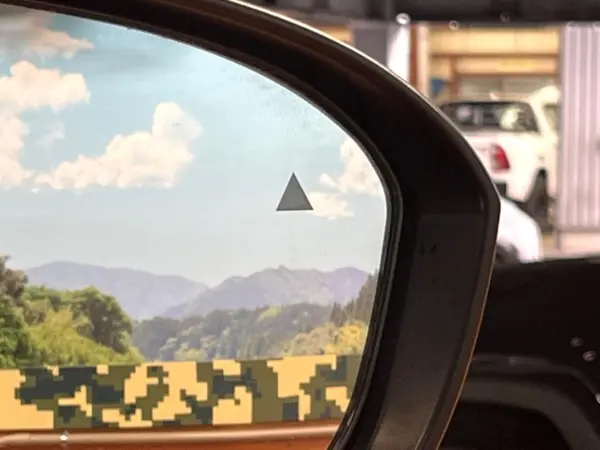 Mitsubishi Outlander PHEV 2.4 P 4WD Non-Smoking BOSE Factory Navigation Surround View Camera My Pilot Blind Spot Monitor Power Tailgate Memory Seat Seat Heater Paddle Shift LED Headlights ETC 1500W Outlet (Black Diamond) — photo 8