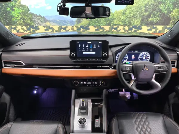 2022 Mitsubishi Outlander — photo 2