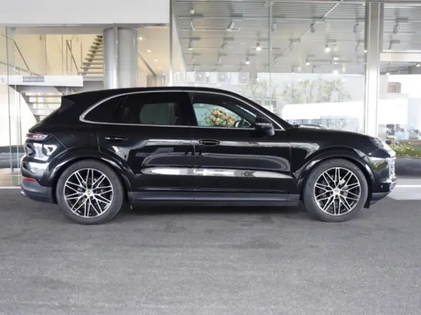 2023 Porsche Cayenne — photo 3