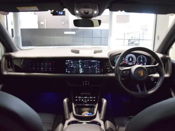 Porsche Cayenne 3.0 Tiptronic S 4WD 2024 Model New Car Warranty + Used Car Warranty (Chromite Black Metallic) — photo 8