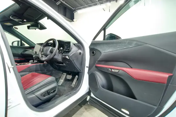 Lexus RX 500h F Sport Performance 4WD with Inspection and Maintenance / Orange Calipers / 21-inch Alloy Wheels / Teammate / Red Interior / Ventilated Seats / Head-Up Display / 360-Degree Monitor / (Pearl) — photo 7