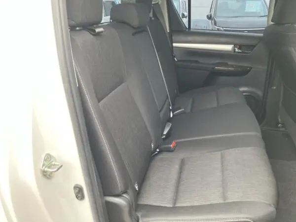 Toyota Hilux 2.4 Z Diesel Turbo 4WD with Factory SD Navigation, Collision Safety System, Lane Departure Prevention Assist System, LED Headlights, ETC, ABS with EBD, Anti-Skid System, Backup Monitor, Full-Seg TV, Driver Airbag, Passenger Airbag (Platinum White Pearl Mica) — photo 8