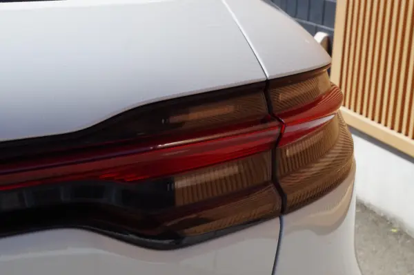 Porsche Macan PDK 4WD Sports Design Package Sports Chrono Package Porsche Entry Drive GT Sports Steering Genuine Navi 360° Camera Semi-Leather Seats Power Seats Seat Heater Power Tailgate Genuine 19-inch AW LED Lights (Carrara White Metallic) — photo 9