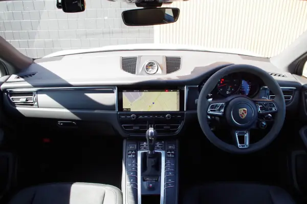 2019 Porsche Macan — photo 2