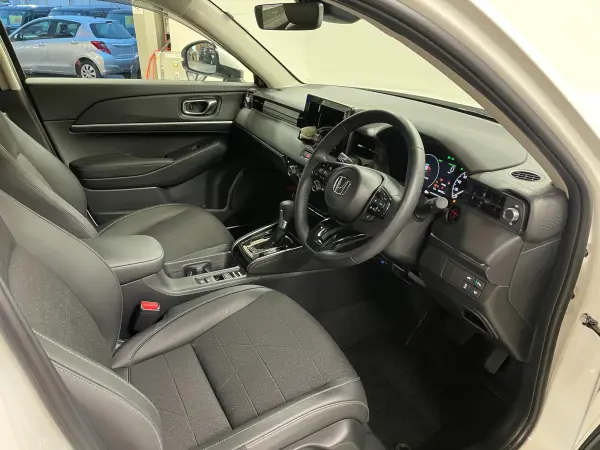 Honda Vezel 1.5 e:HEV Z 4WD — photo 8