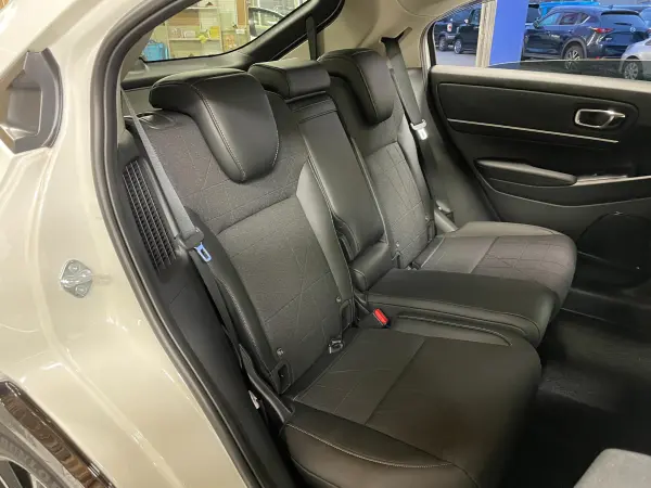 Honda Vezel 1.5 e:HEV Z 4WD — photo 9