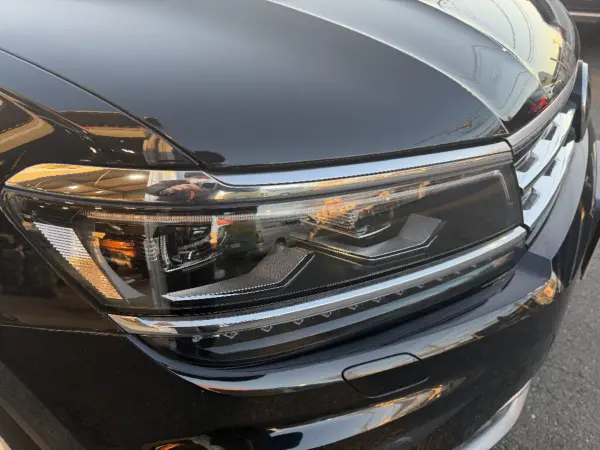 Volkswagen Tiguan TDI 4Motion Highline Diesel Turbo 4WD with Adaptive Cruise Control, Blind Spot Monitor, Lane Keep Assist, Smart Key, Smartphone Link, Power Tailgate, Collision Mitigation Braking, Drive Recorder, LED Headlights (Black) — photo 9