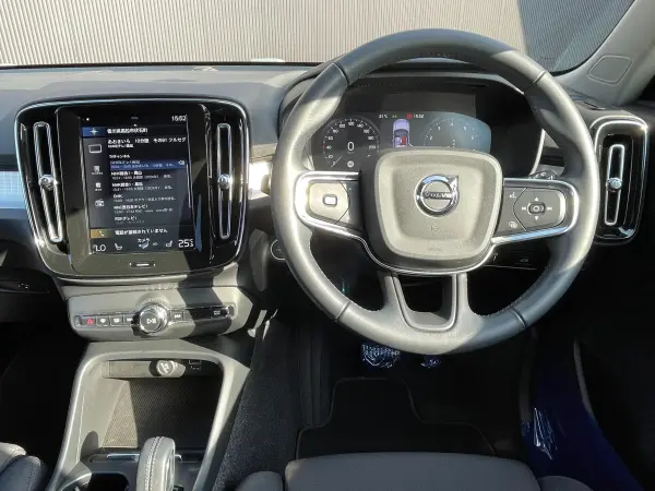 2020 Volvo Xc40 — photo 2