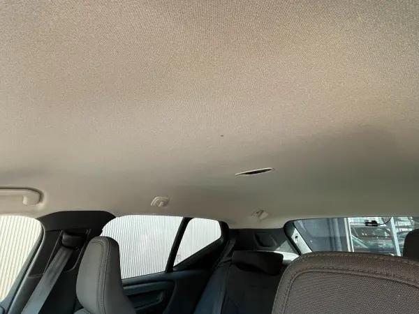 Volvo XC40 B4 AWD Momentum 4WD with Factory Navigation/Digital TV/CarPlay/360 Camera/Power Seats/Seat Heaters/Power Tailgate/ACC/Collision Mitigation Braking/Steering Wheel Heater/Factory 18-inch Alloy Wheels/Corner Sensors/LED Headlights/Smart Key (Ice White [614]) — photo 7