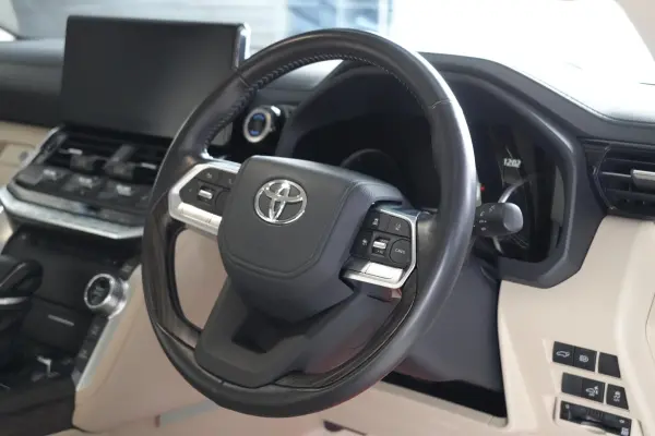 Toyota Land Cruiser 300 3.5 ZX 4WD — photo 9