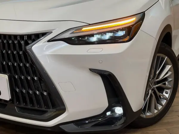 Lexus NX 350h Version L 4WD Panoramic Roof 14-inch Display Audio Surround Camera Seat Ventilation Seat Heater Memory Power Seat Non-Smoking Car Blind Spot Monitor Triple LED Headlights (Sonic Quartz) — photo 8