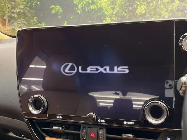 Lexus NX 350h Version L 4WD Panoramic Roof 14-inch Display Audio Surround Camera Seat Ventilation Seat Heater Memory Power Seat Non-Smoking Car Blind Spot Monitor Triple LED Headlights (Sonic Quartz) — photo 7